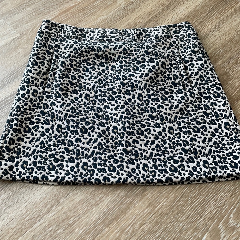 LOFT leopard skirt with pockets